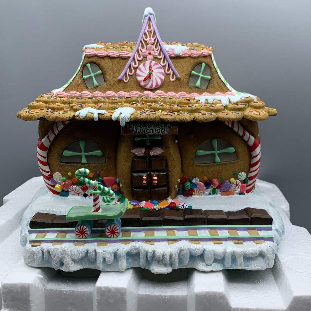 Danbury Mint Village Gingerbread Junction Lighted Train Station